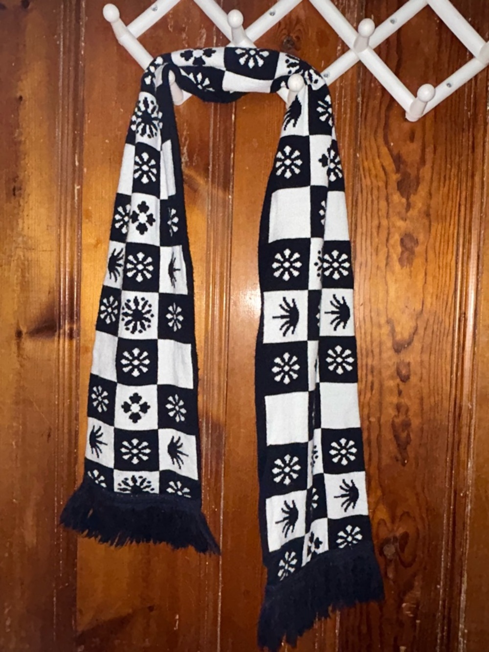 Black & White Patterned Knit Scarf